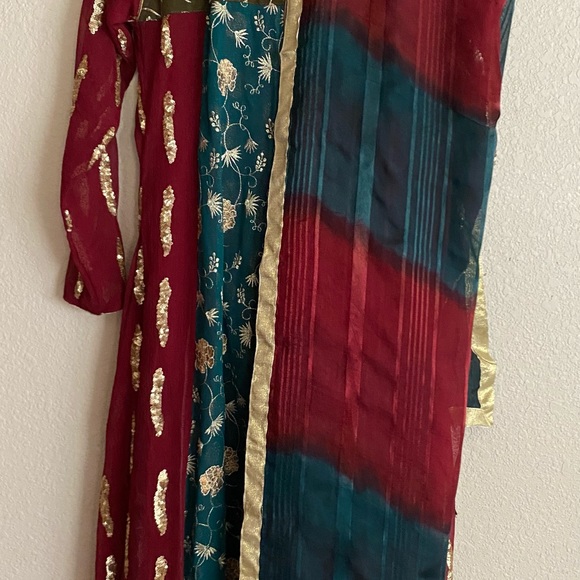 Women’s 4 piece fancy shalwar kameez fully embroidered - Picture 9 of 10